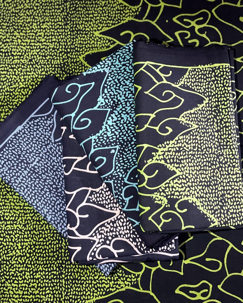 BATIK SALMA Kain Batik Tulis Asli Motif Mega Mendung Dasar Hitam Kombinasi Beras Tumpah 2
