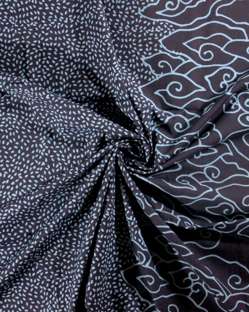 Batik Tulis Mega Mendung Dasar Hitam Kombinasi Beras Tumpah - Biru