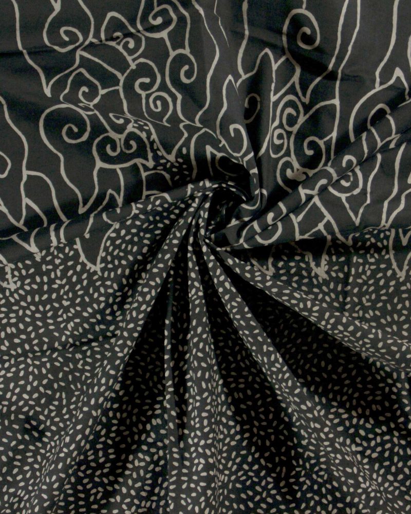 Batik Tulis Mega Mendung Dasar Hitam Kombinasi Beras Tumpah - Coklat