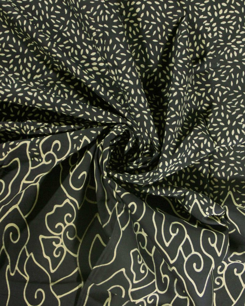 Batik Tulis Mega Mendung Dasar Hitam Kombinasi Beras Tumpah - Hijau