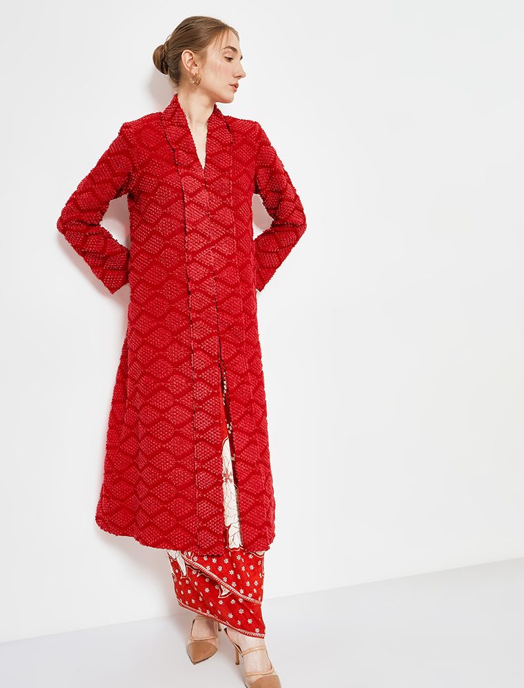 BATIK SALMA Kebaya Sutra Tenun Bulu Merah 1