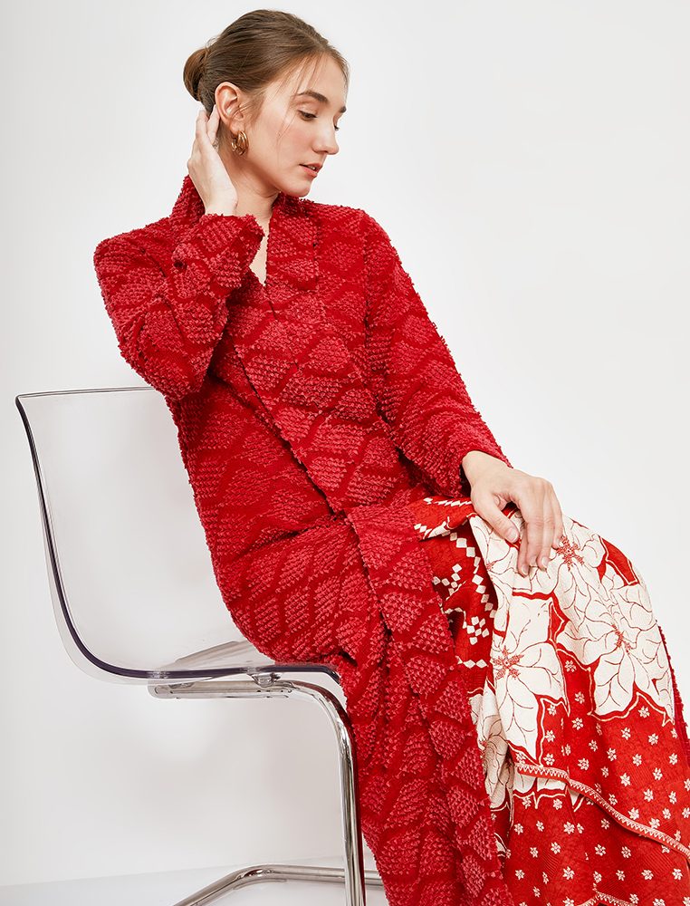 BATIK SALMA Kebaya Sutra Tenun Bulu Merah 4