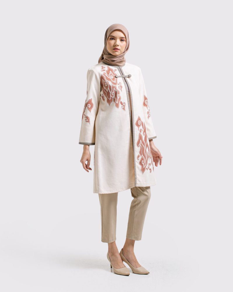 BATIK SALMA Dress Aplikasi Mega Mendung - Putih 1