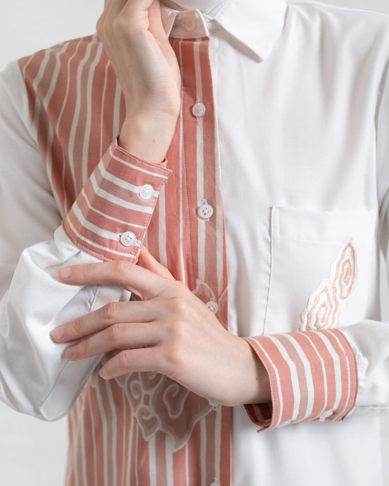 Batik Salma Kemeja Wanita Putih Comb Mega Mendung - Pink 3
