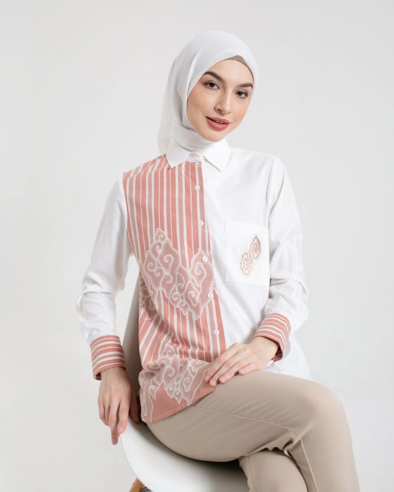 Batik Salma Kemeja Wanita Putih Comb Mega Mendung - Pink 5