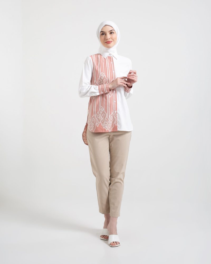 Batik Salma Kemeja Wanita Putih Comb Mega Mendung - Pink