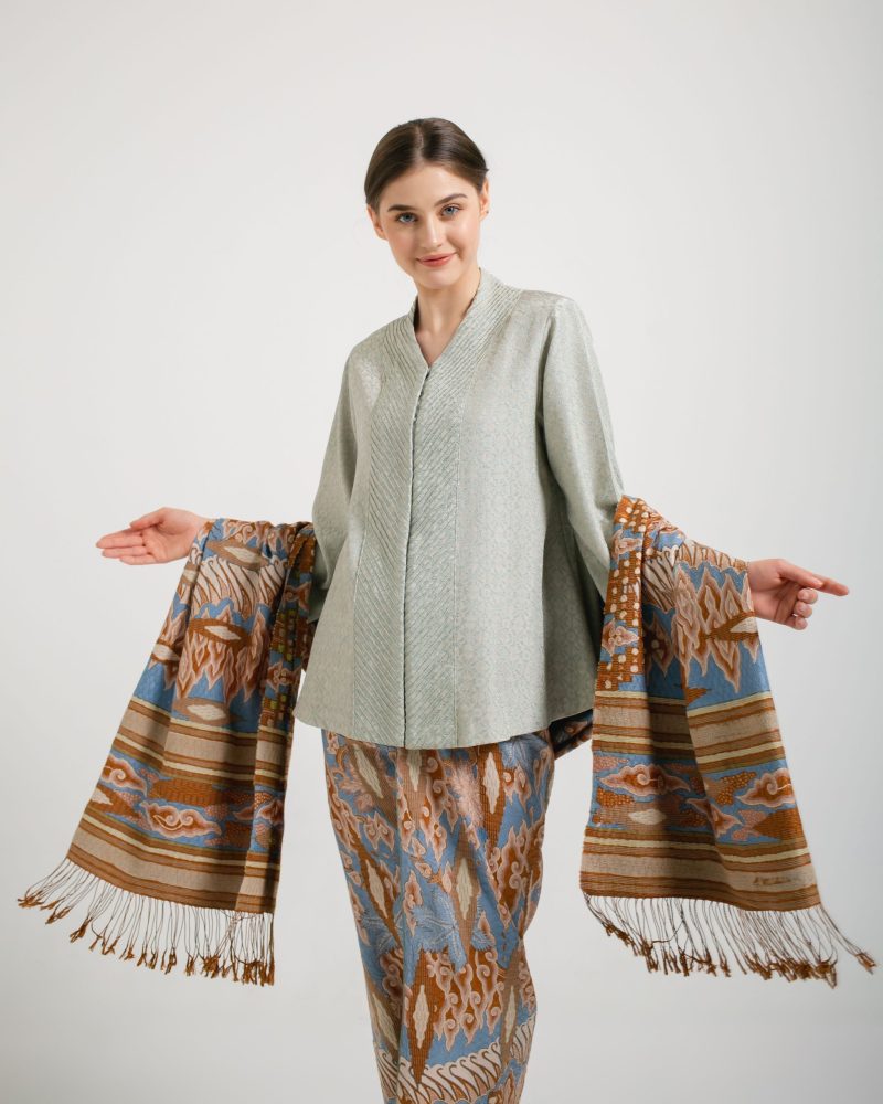 Batik Salma Sarung Selendang Sutra Bulu